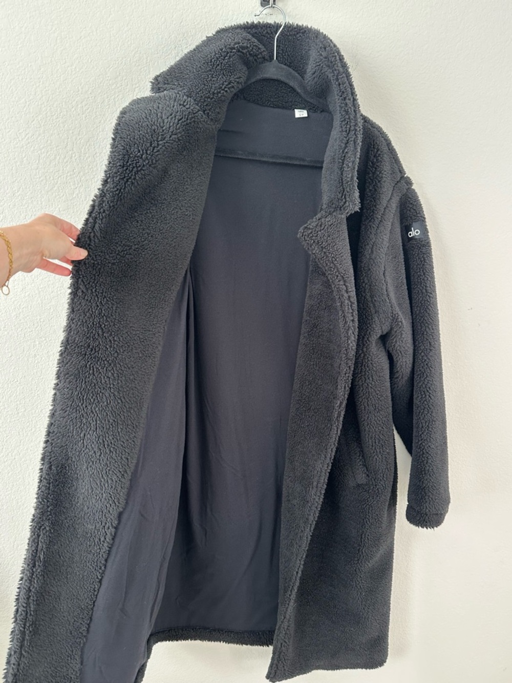 ALO Yoga Oversized Sherpa Teddy Trench Coat in Black SZ S - Picture 6 of 7